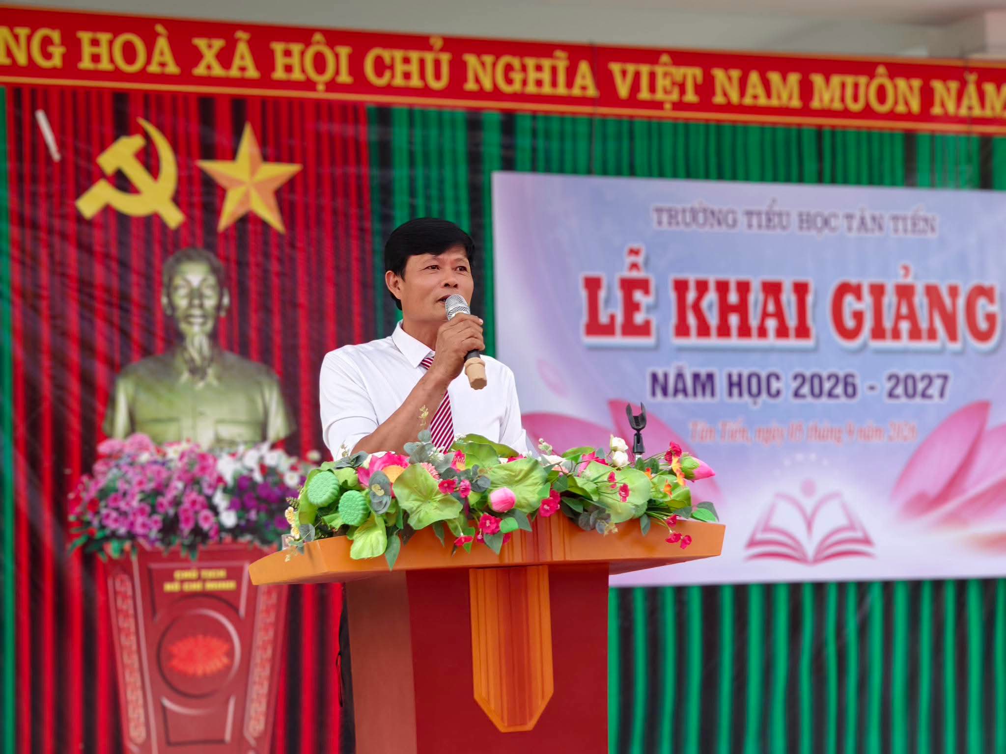 Bài phát biểu chào mừng năm học 2026-2027 của Hiệu trưởng trường Tiểu học Tân Tiến.