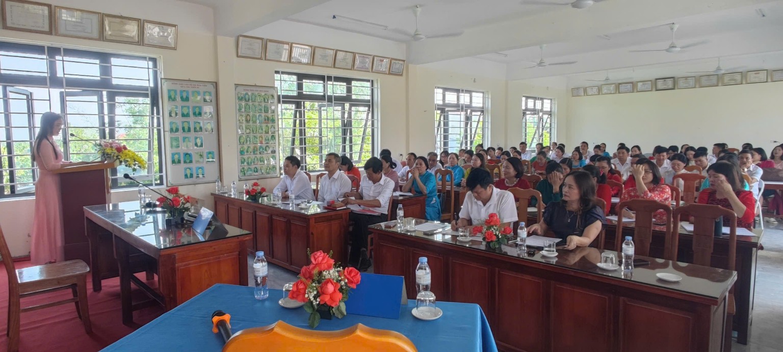 Toàn cảnh Hội nghị viên chức, người lao động Trường Tiểu học Tân Tiến năm học 2026–2027.