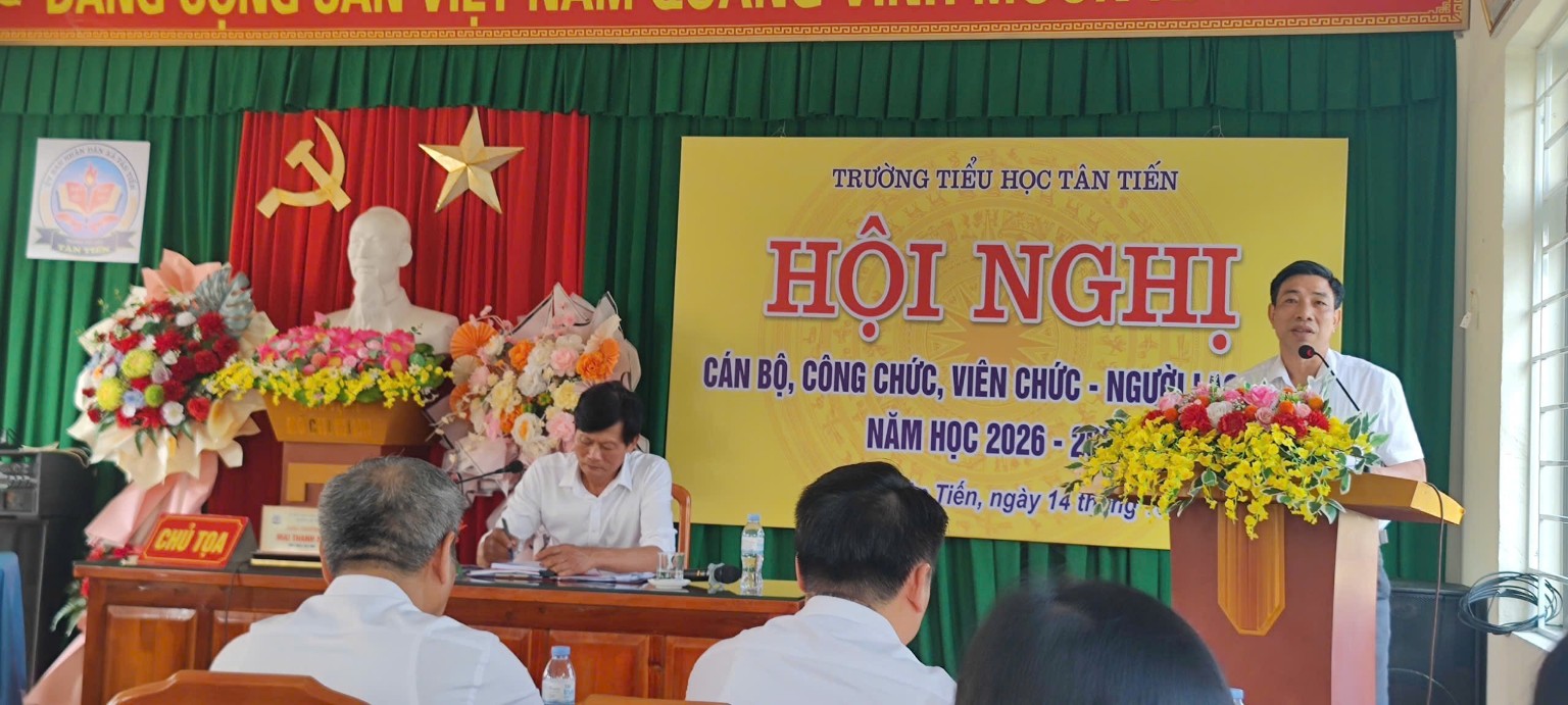 Đồng chí Bùi Văn Thuyên góp ý về cơ sở vật chất, tài liệu phục vụ giáo viên, học sinh; công tác thi đua, khen thưởng năm học 2026–2027 và chi tiêu nội bộ.