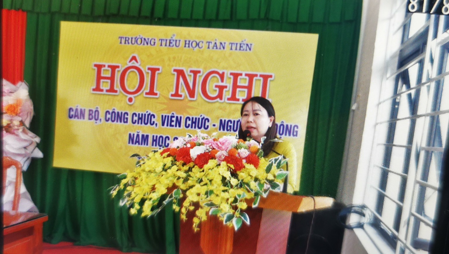Đồng chí Nguyễn Kim Trọng phát biểu về xây dựng học liệu số, ứng dụng công nghệ số trong giảng dạy và tạo sân chơi cho học sinh, giáo viên.